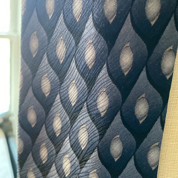 JOSEPH & FEISS INTERNATIONAL 100% silk tie - Picture 2 of 4